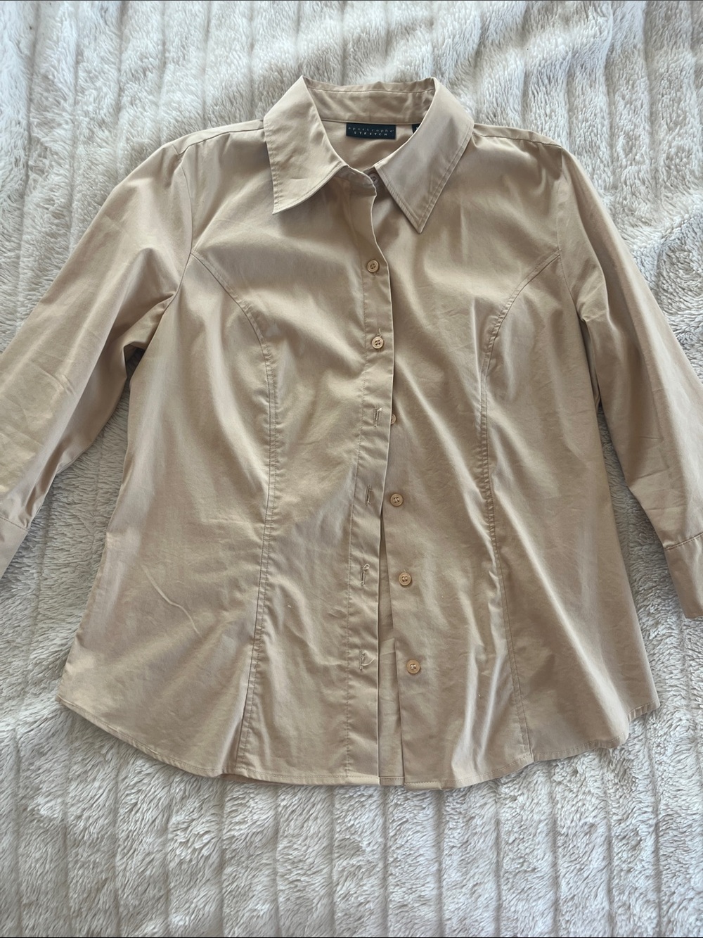 Tailored Women's stretch Sand-Beige Button-Front Shirt